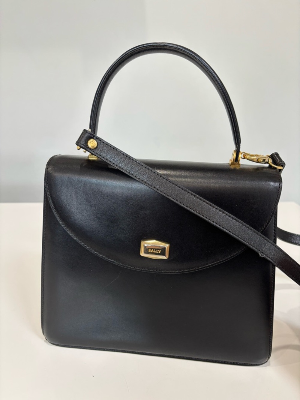 Bally Vintage Black Leather Top Handle Bag Gold Hardware Structured Crossbody - Picture 3 of 10